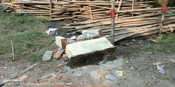 विरोध के बाद नई सराय के प्रताप नगर से गायब हुआ विवादित शिलापट्ट