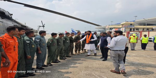 भारतीय वायु सेना के हेलिकॉप्टरों ने सारण में 28 टन से अधिक खाद्य सामग्री किया एयर ड्रॉप