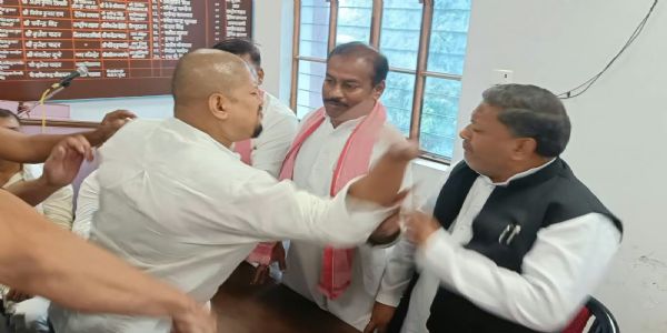 गोरखपुर में एमएलसी प्रत्याशी बदलने से समर्थकों में उबाल, सपा के पूर्व जिलाध्यक्ष से मारपीट