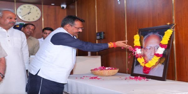 केदारनाथ साहनी की पुण्यतिथि पर हर्ष मल्होत्रा ने दी श्रद्धांजलि