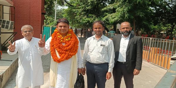 शिक्षक निर्वाचन में डॉ. शरदेंदु कुमार त्रिपाठी ने निर्दलीय दाखिल किया पर्चा