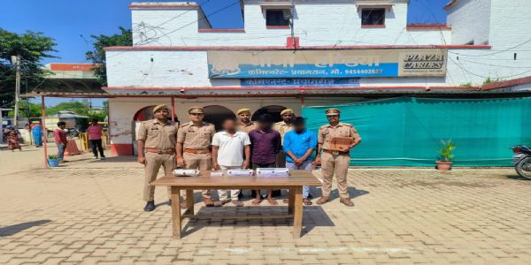 अंतरजनपदीय गिरोह के तीन सदस्य गिरफ्तार, चोरी के आभूषण बरामद