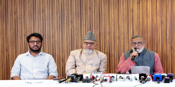 जमात मुख्यालय में आयोजित मीडिया कांफ्रेंस को संबंधित करते हुए जमात-ए-इस्लामी के उपाध्यक्ष प्रो. सलीम इंजीनियर जमात मुख्यालय में आयोजित मीडिया कांफ्रेंस को संबंधित करते हुए जमात-ए-इस्लामी के उपाध्यक्ष प्रो. सलीम इंजीनियर