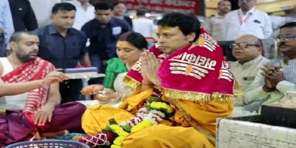 बिप्लव कुमार देब नंदी हाल में सपत्नीक बाबा महाकाल का पूजन करते हुए बिप्लव कुमार देब नंदी हाल में सपत्नीक बाबा महाकाल का पूजन करते हुए