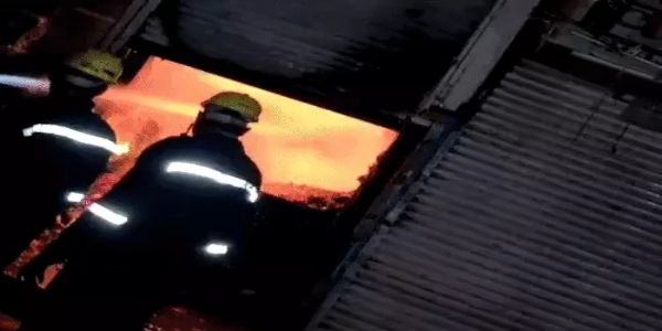 इंदौर के मारोठिया बाजार में तीन मंजिला दुकान में भीषण आग, लाखों का सामान खाक
