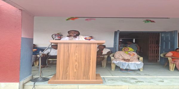 लिटिल फ्लॉवर इंग्लिश मीडियम स्कूल में मना वार्षिक समारोह