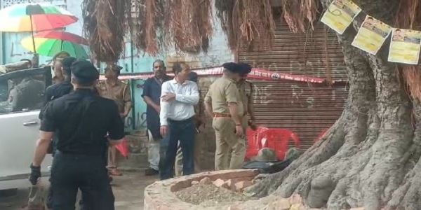 लखनऊ का तिहरा हत्याकांड : पुलिस महानिदेशक ने पीड़ित परिवार से की मुलाकात, आरोपितों पर होगी कड़ी कार्रवाई