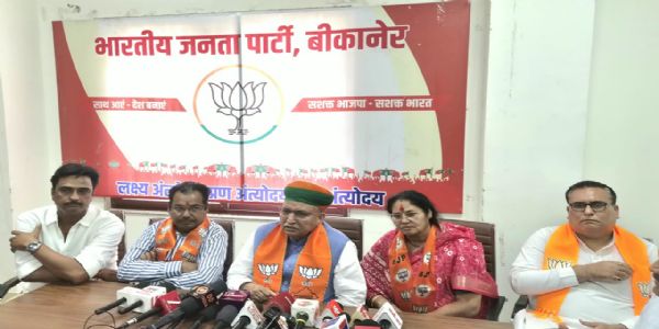 लोकतांत्रिक संस्थाओं पर सवाल उठाकर देश में अराजकता फैलाने का प्रयास कर रहा विपक्ष : केंद्रीय मंत्री अर्जुनराम मेघवाल