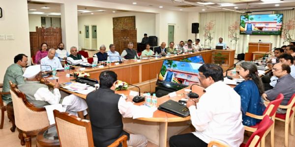 राज्यपाल ने ली विश्वविद्यालयों की विशेष समीक्षा बैठक