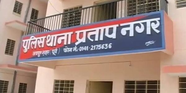 करवा चौथ से एक दिन पहले पत्नी की हत्या: दो दिन तक तीन मासूमों के साथ शव के पास बैठा रहा पति