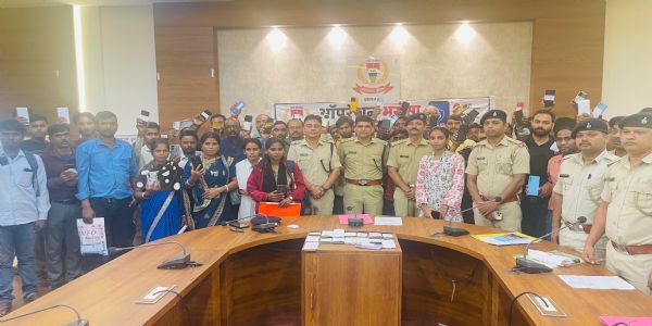 वास्तविक मालिकों को लौटाए गए खोए हुए 56 मोबाइल