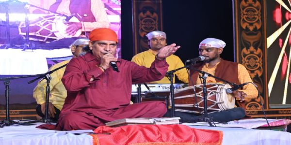 साईं भजनों की रसधार में डूबा देवा मेला, उमाशंकर महाराज ने बांधा समां