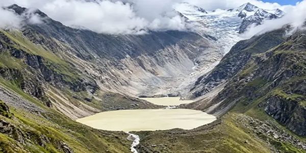 भूटान में ग्लेशियल झील फटने से उफान पर संकोश नदी, बाढ़ की आशंका में 12 हजार लोग सुरक्षित स्थानों पर पहुंचाए गए