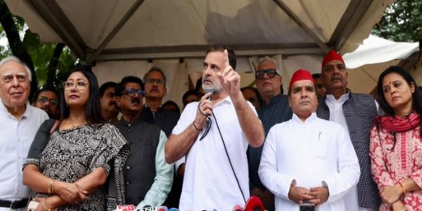 दिल्ली की रैली में शामिल होने आ रहे लोगों को रोकने की कोशिश : राहुल गांधी