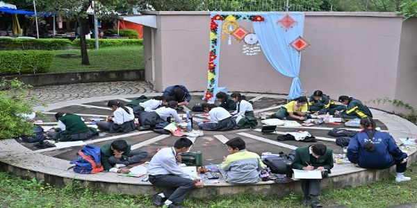 विरासत महोत्सव में स्कूली बच्चों ने चित्रों में उकेरी शहर और प्रकृति की सुंदरता