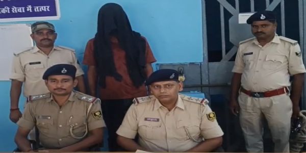 60 हजार का लोन दिलाने के नाम पर सैकड़ों महिलाओं से लाखों की ठगी