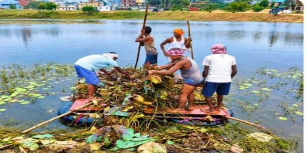 छठ महापर्व को लेकर खूंटी में घाटों की सफाई शुरू