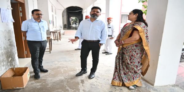 पीईटी के 21 केंद्रों पर कड़ी निगरानी, 9,288 अभ्यर्थियों के लिए डीएम ने परखी व्यवस्था