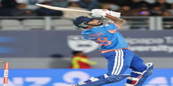 शॉट खेलते नितीश रेड्डी शॉट खेलते नितीश रेड्डी