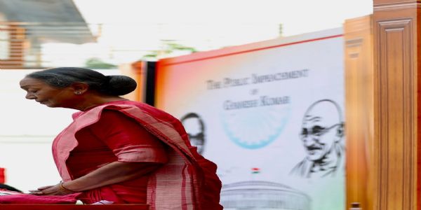 नई दिल्ली में मुख्य निर्वाचन आयुक्त ज्ञानेश कुमार के खिलाफ इंडी गठबंधन की ओर से आयोजित प्रतीकात्मक ‘जन महाभियोग’ कार्यक्रम के दौरान र विपक्षी दलों के नेता।