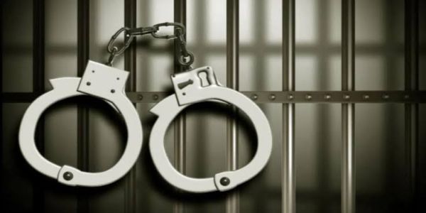 एयरलाइंस में नौकरी लगवाने के नाम पर लोगों से ठगी करने वाली महिला गिरफ्तार