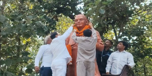 भाजपा नेताओं ने सरदार पटेल की प्रतिमा पर माल्यार्पण कर उन्हें किया नमन