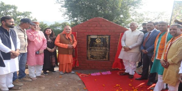 राज्यपाल ने ‘परमार्थ इको विलेज’ का किया भूमि पूजन, पर्यावरण संरक्षण के लिए एक लाख पौधे लगाने का संकल्प