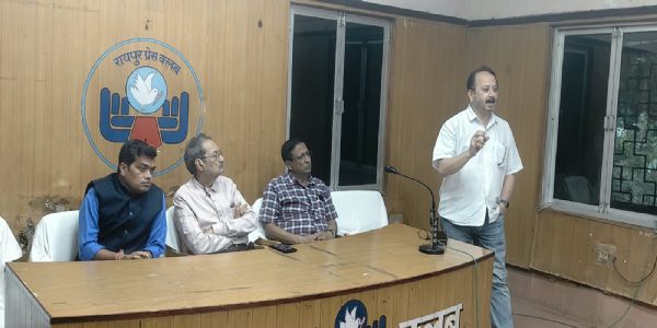 रायपुर प्रेस क्लब में आकाशवाणी उपनिदेशक स्व. विकल्प शुक्ला को भावभीनी श्रद्धांजलि, पत्रकारों ने साझा किए आत्मीय स्मृतियां