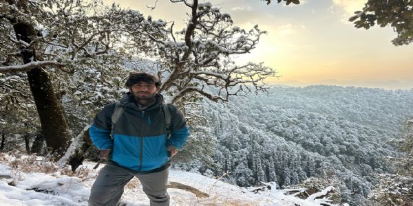 चुनौतीपूर्ण श्रीकंठ पर्वत का आरोहण कर शिखर पुरुष बने सार्थक