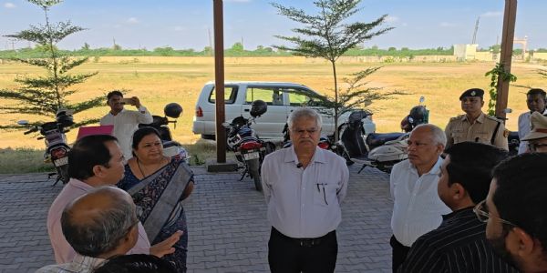 पंचायत चुनाव: राज्य निर्वाचन आयुक्त ने ब्यावर में मतदान केंद्रों का लिया जायजा