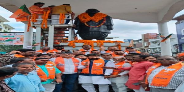 सरदार पटेल का जीवन और उनके विचार हर भारतीय के लिए राष्ट्रसेवा की अमर प्रेरणा हैं - डॉ दयाशंकर मिश्र