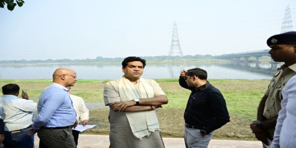 वासुदेव घाट पर मंत्री कपिल मिश्रा ने छठ महापर्व की तैयारियों का लिया जायजा