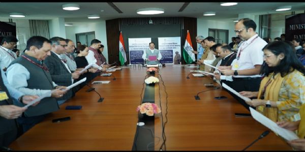 जेपी नड्डा ने अधिकारियों और कर्मचारियों को दिलाई राष्ट्रीय एकता दिवस की शपथ