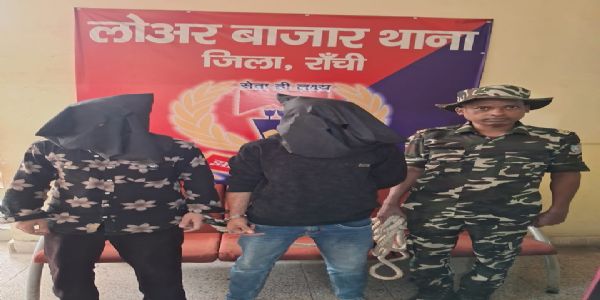 चाकू का भय दिखाकर छिनतई करने वाले दो आरोपित गिरफ्तार, मोबाइल और चाकू बरामद
