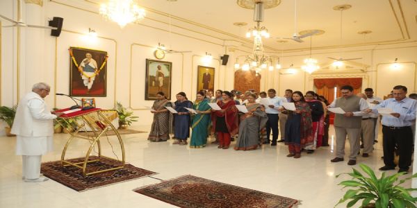राज्यपाल पटेल ने अधिकारियों-कर्मचारियों को दिलाई राष्ट्रीय एकता दिवस पर शपथ