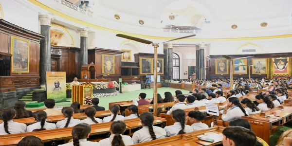 सरदार पटेल की जयंतीः संविधान सदन में श्रद्धांजलि, लोस अध्यक्ष ने कहा- निर्णायक नेतृत्व का अनुपम उदाहरण