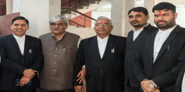 भ्रष्टाचार और गबन के मामले में अपना पक्ष रखने कोर्ट पहुंचे विधायक मनीष असीजा