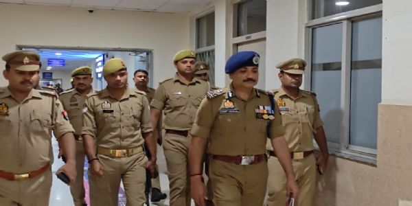 बनारस : सिपाही पर फायरिंग करने वाले बदमाशों से पुलिस की मुठभेड़, तीन आरोपित पैर में गोली लगने से घायल