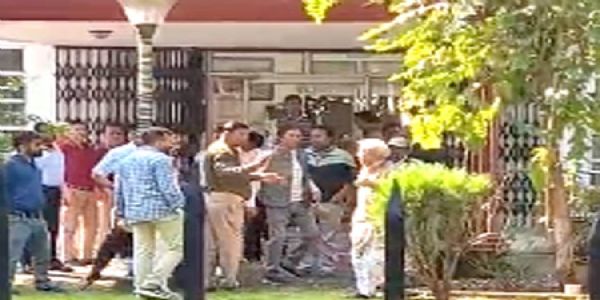 गुरुकुल विवि में रजिस्ट्रार संग मारपीट