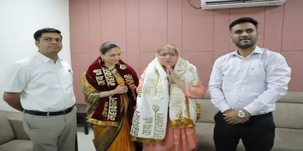 फिल्म अभिनेत्री तमन्ना भाटिया ने मां के साथ किए महाकाल दर्शन फिल्म अभिनेत्री तमन्ना भाटिया ने मां के साथ किए महाकाल दर्शन