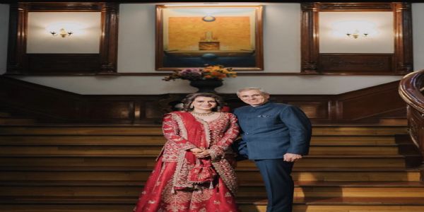 जम्मू-कश्मीर के मुख्यमंत्री उमर अब्दुल्ला और पत्रकार निधि राजदान जम्मू-कश्मीर के मुख्यमंत्री उमर अब्दुल्ला और पत्रकार निधि राजदान