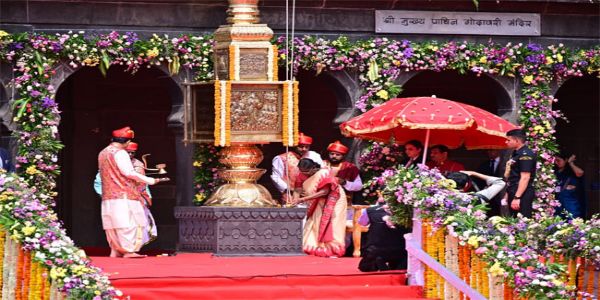 फोटो: नासिक में सिहस्थ धर्मध्वज फहराते हुए राष्ट्रपति द्रौपदी मुर्मू फोटो: नासिक में सिहस्थ धर्मध्वज फहराते हुए राष्ट्रपति द्रौपदी मुर्मू