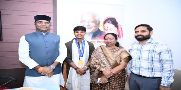 मंत्री विश्वास कैलाश ने क्रिकेटर क्रांति गौड़ से की मुलाकात मंत्री विश्वास कैलाश ने क्रिकेटर क्रांति गौड़ से की मुलाकात