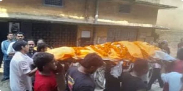 जितिया व्रत के दिन मां को मिली बेटे की अर्थी, वियतनाम सड़क हादसे में मृत विनय का अंतिम संस्कार