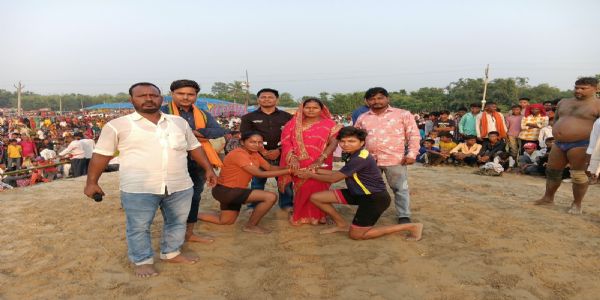 जितिया मेले में महिला पहलवानों का जलवा