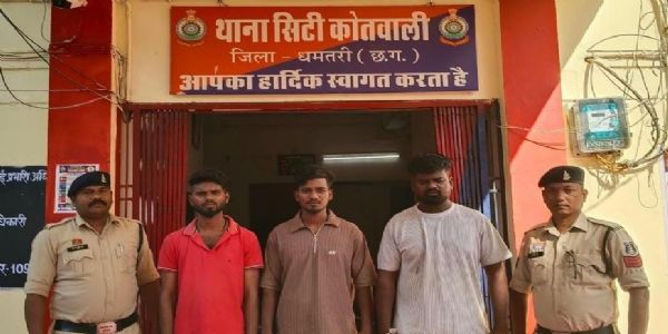 चाकू से युवकों पर जानलेवा हमला करने वाले तीन आरोपित गिरफ्तार
