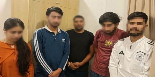 होटल के कमरे से चिट्टा बरामद, युवती सहित पांच गिरफ्तार