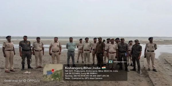 अवैध बालू खनन के खिलाफ कई घाटों पर छापेमारी, दो ट्रैक्टर जब्त