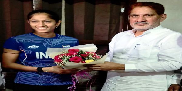 फतेहाबाद : एशियन गेम्स में कांस्य पदक जीतने वाली पूजा को सांसद ने किया सम्मानित