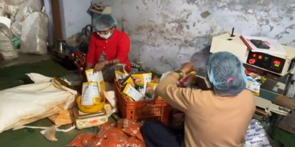 सालों शहर में बिताए, गांव लौटकर खड़ा किया रोजगार
